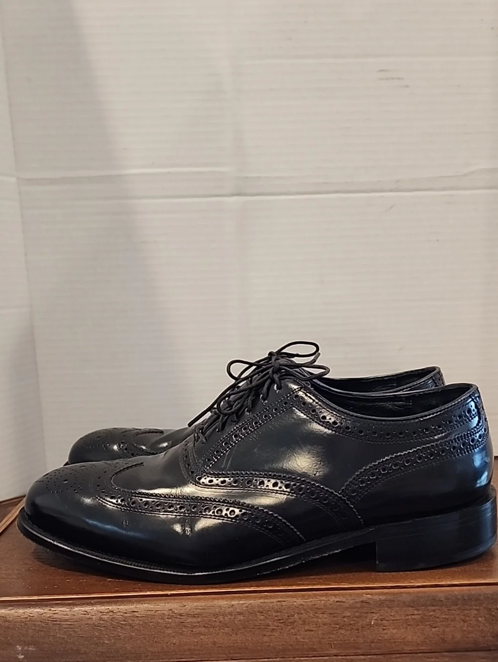 FLORSHEIM Mens Oxford Wingtip Brogue Black Oxford. 9 D.  Dress Shoes Lace Up